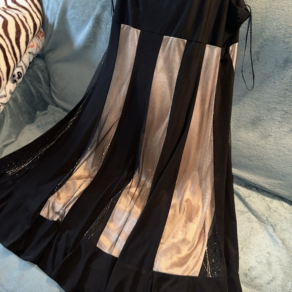 R&M Richards large black and tan dress with gold sparkled details - Picture 2 of 8